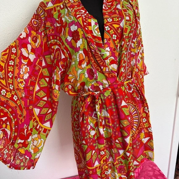 Josie Natori Kimono Robe. Size small - Picture 5 of 6